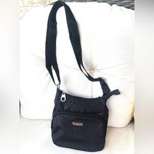 Baggallini Joey bag, how you doin'? Great bag for travel/everyday use!